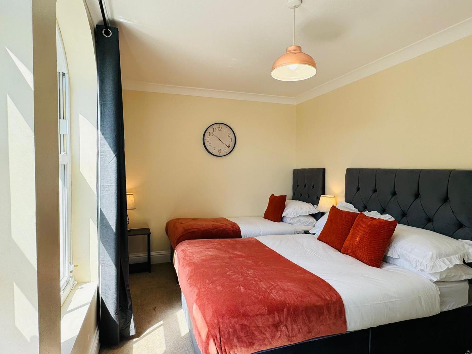 Spacious Flat In Streatham Londra